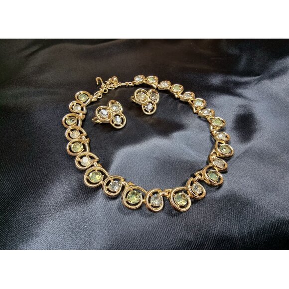 Vintage Trifari Olive Rhinestones Gold-Tone Necklace & Earrings Set With Green & - Picture 1 of 4
